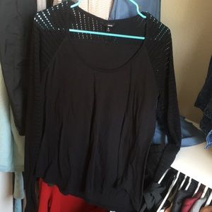 Super flattering Hurley long sleeve
